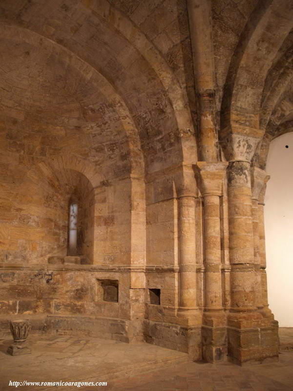 DETALLE DE LAS COLUMNAS DEL DEAMBULATORIO